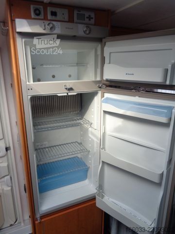 Asuntovaunu LMC Favorit 560 HTE*Vorzelt*E-Markise*ALDE m. FBHz.*