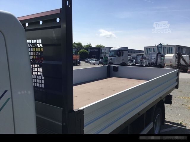 Furgonetka pick-up MITSUBISHI eCanter 7C18e M-Batterie Pritschenaufbau / LED