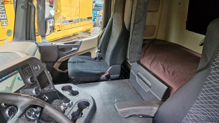 Véhicule utilitaire Mercedes-Benz 1840 Actros, 3x vorhanden, identisch deutsche Fahrzeuge einsatzbereit