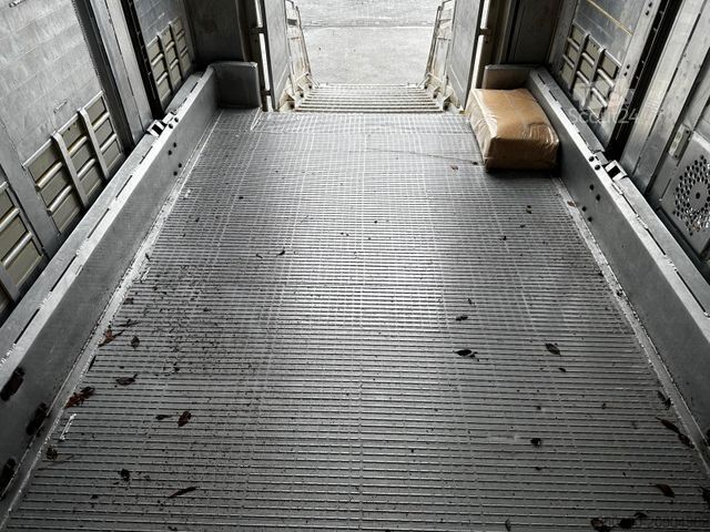 Remorcă pentru transport cai MENKE-JANZEN 3.Stock Viehanhänger Aggregat/Hubdach/Liftachse