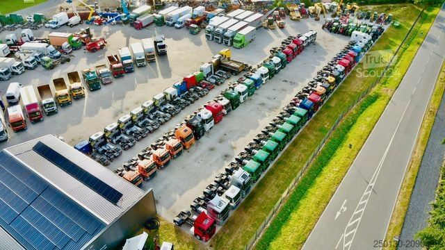 Remorcă pentru transport cai MENKE-JANZEN 3.Stock Viehanhänger Aggregat/Hubdach/Liftachse