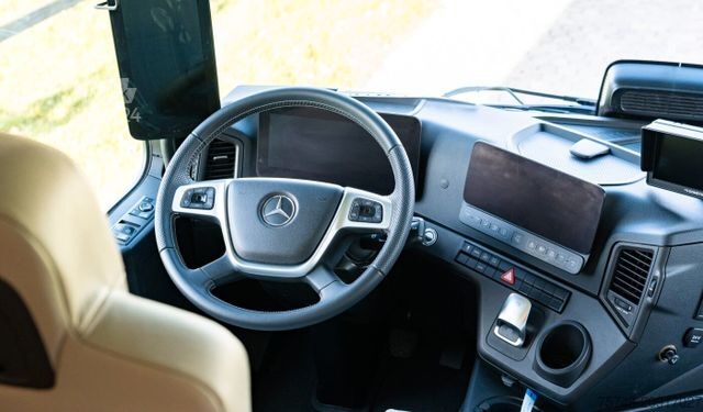 Kamion za prevoz stoke MERCEDES-BENZ ACTROS S  2640 AKX . POP-OUT 7 Pferde