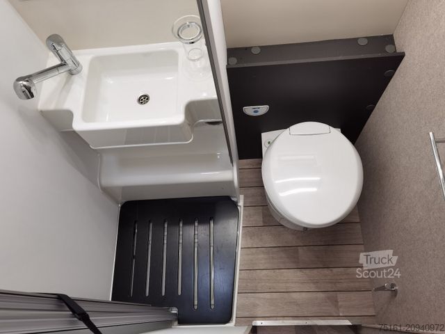 Autorulotă semi-integrată FORSTER T 699 EB /-2025-/ 140PS/ EINZELBETTEN & HUBBETT