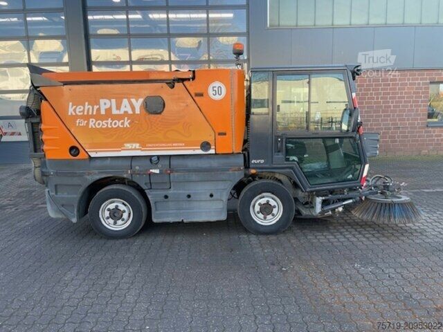 Fourgon personnalisé Schmidt Compact 200 Kleinkehrmaschine Euro6