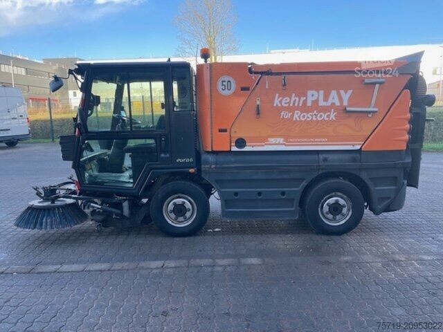 Fourgon personnalisé Schmidt Compact 200 Kleinkehrmaschine Euro6