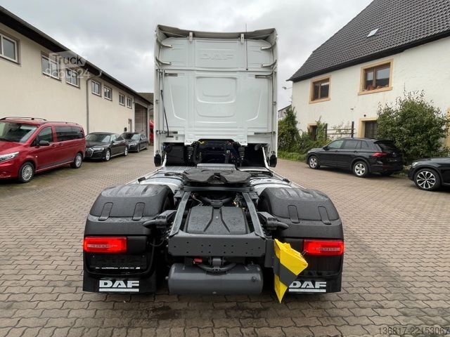 Vakio vetoauto DAF XG 530 BL Retarder Corner View 2x Tank