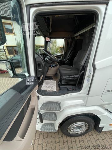 Vakio vetoauto DAF XG 530 BL Retarder Corner View 2x Tank