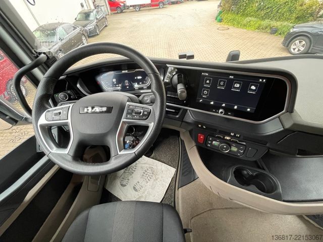 Vakio vetoauto DAF XG 530 BL Retarder Corner View 2x Tank