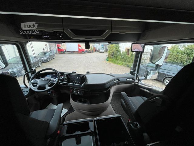 Vakio vetoauto DAF XG 530 BL Retarder Corner View 2x Tank