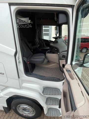 Vakio vetoauto DAF XG 530 BL Retarder Corner View 2x Tank