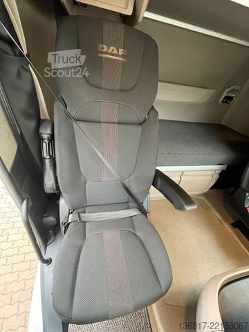 Vakio vetoauto DAF XG 530 BL Retarder Corner View 2x Tank