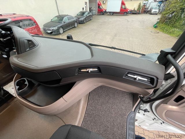 Vakio vetoauto DAF XG 530 BL Retarder Corner View 2x Tank