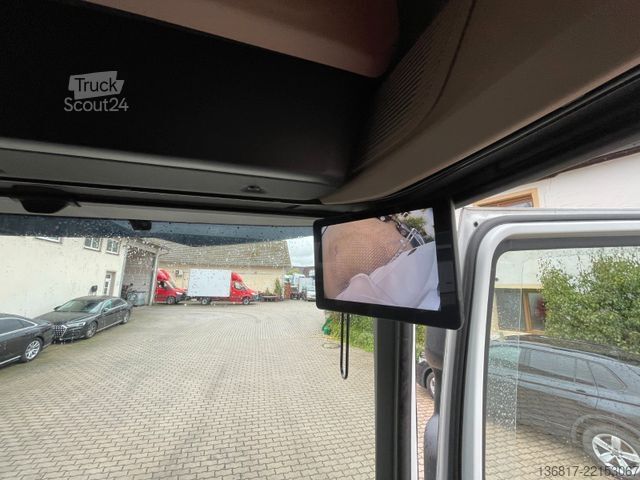 Vakio vetoauto DAF XG 530 BL Retarder Corner View 2x Tank