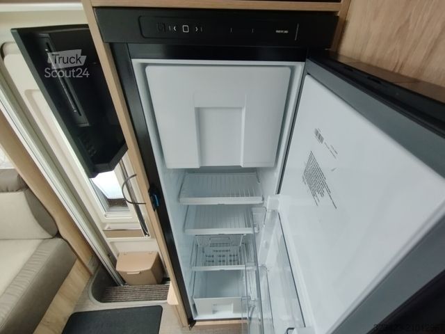 Camping-car intégral EURAMOBIL Integra Line 720 EF Solar/Mark./SAT+TV/Klima