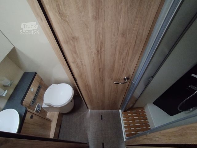 Camping-car intégral EURAMOBIL Integra Line 720 EF Solar/Mark./SAT+TV/Klima