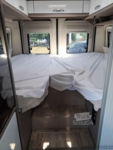 Camping-car PÖSSL Roadcruiser Citroen 165 PS Mark./AHK/Navi/Solar