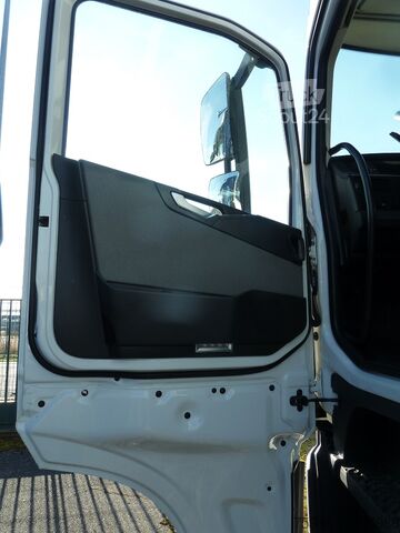 Standard traktor VOLVO FH 500