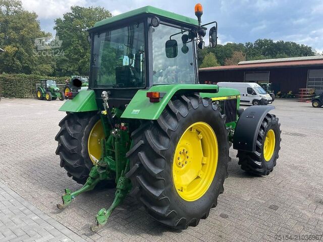 Tracteur John Deere 3350