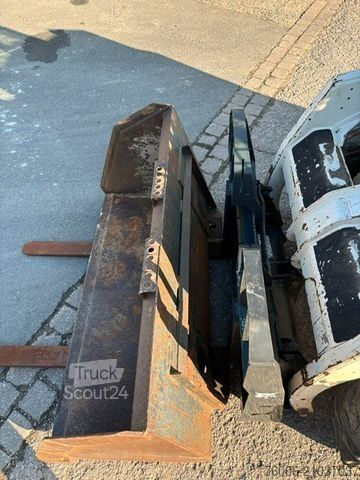 Chargeuse sur pneus BOBCAT S130 Kompaktlader