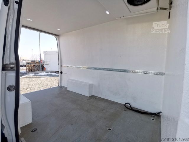 Fourgon isotherme frigorifique VOLKSWAGEN Crafter 2.0TDI/120kw MITTLE/ KÜHL/HEIZUNG/ TEMP.