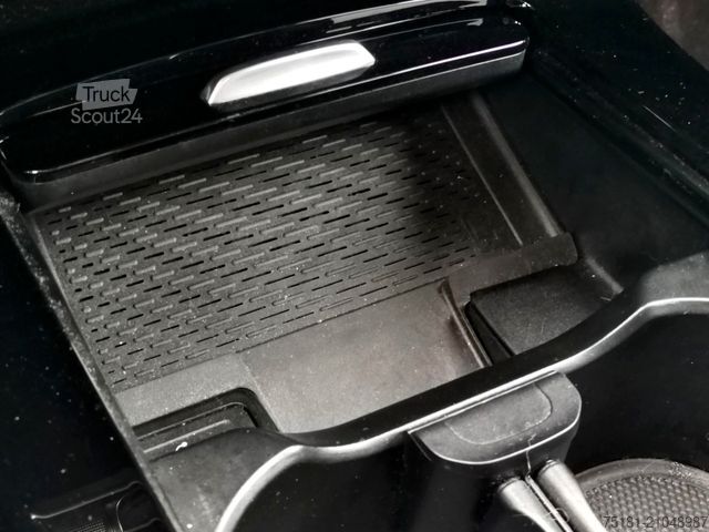 Фургон MERCEDES-BENZ A 200d AMG-line*Keyless*MULTIBEAM LED*1.BESITZER