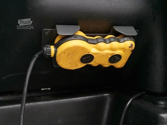 Kiepwagen bestelauto IVECO Daily 35S14 3-SEITENKIPPER /7 SITZE/ AHK 3,5T