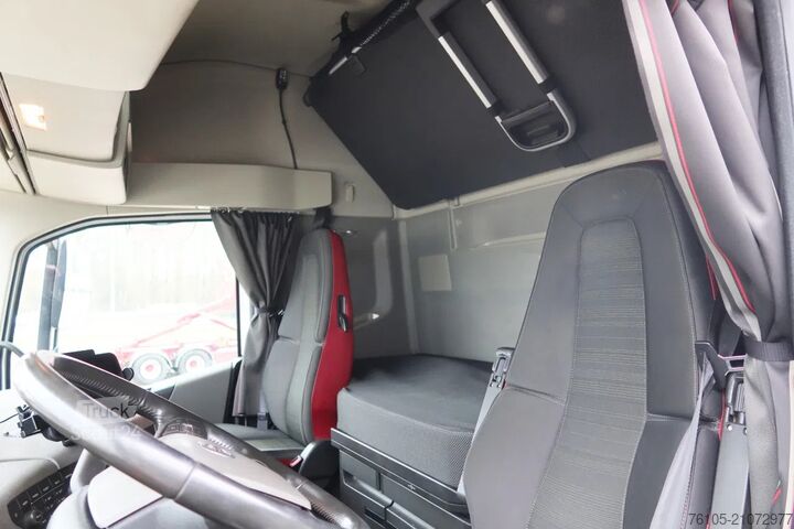 Standard tractor Volvo FH 4x2 bed 2x Holland Truck