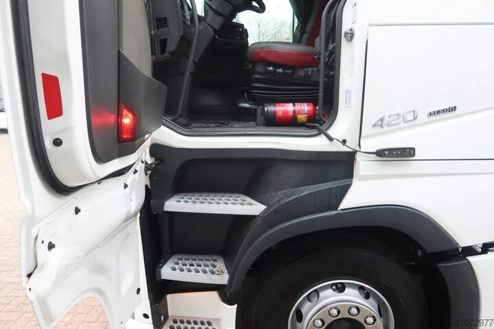 Standard tractor Volvo FH 4x2 bed 2x Holland Truck