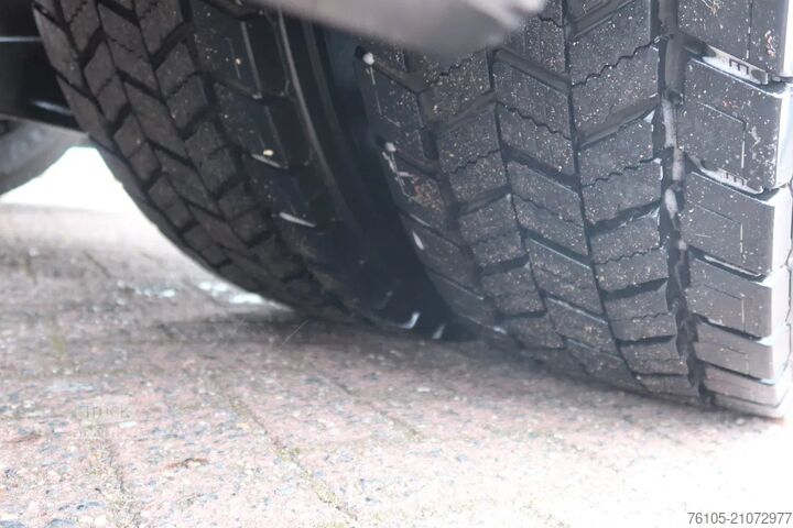 Standard tractor Volvo FH 4x2 bed 2x Holland Truck