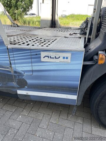 Avtotransporter s 3 nakladalniki Volvo FL 260