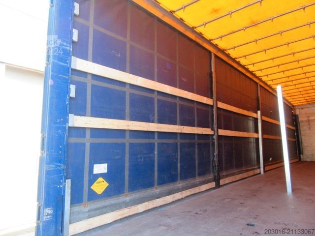 Open semitrailer with tarp SCHMITZ CARGOBULL MegaVarios verbreiterbar/auskurbelbar 70% Reifen