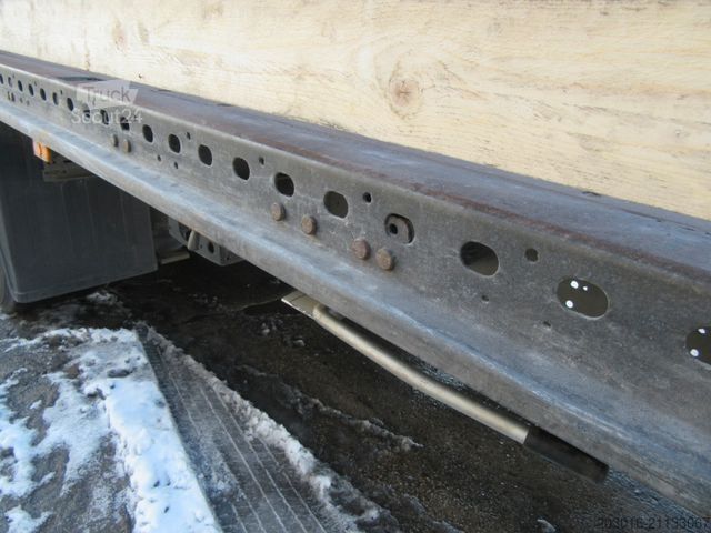 Open semitrailer with tarp SCHMITZ CARGOBULL MegaVarios verbreiterbar/auskurbelbar 70% Reifen