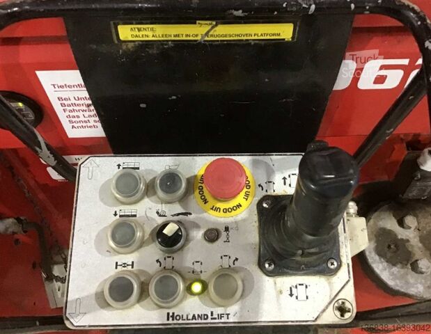 Ножичний підйомник Holland Lift Combistar N-265EL 13 4WDS Elektro 28m