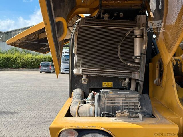Gumikerekes kotrógép CATERPILLAR M313D Mobilbagger 14,2 Tonnen