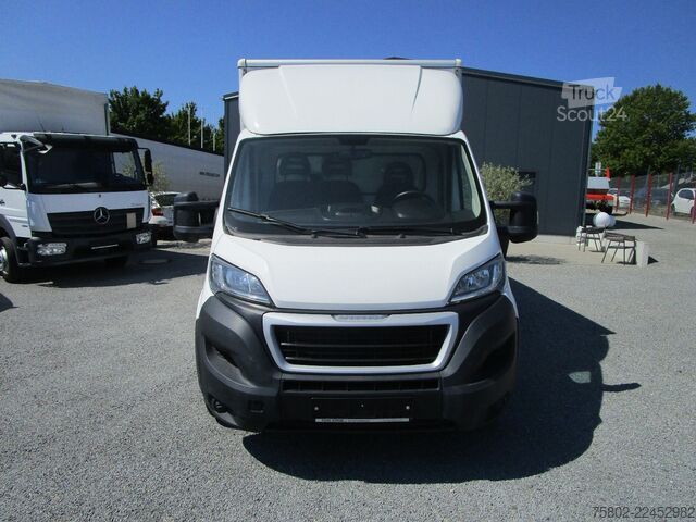 Dobozos furgon PEUGEOT Boxer  2.0L 130PS*3-Achser+Türen+Rampe hinten*