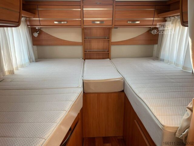 Integrovaný karavan HYMER/ERIBA Exsis 578 - Hub/Einzelbetten -  -