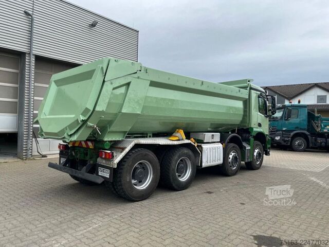 Tipvogn MERCEDES-BENZ Arocs 3243 8x4 4 Achs Muldenkipper 18 m³, deutsc