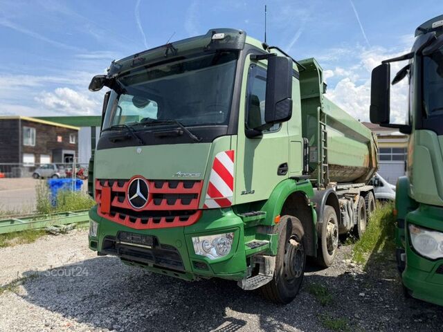 Ανατρεπόμενο φορτηγό MERCEDES-BENZ Arocs 3243 8x4 4 Achs Muldenkipper Meiller deuts