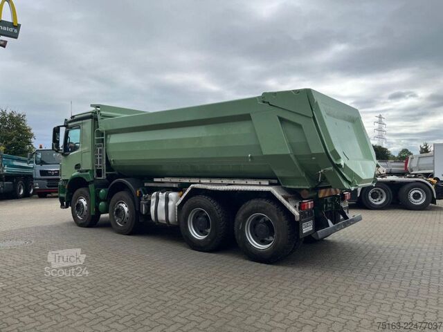Tipvogn MERCEDES-BENZ Arocs 3243 8x4 4 Achs Muldenkipper 18 m³, deutsc