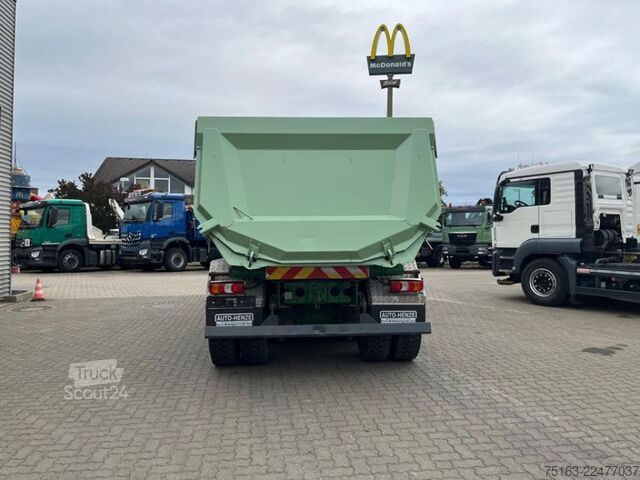 Tipvogn MERCEDES-BENZ Arocs 3243 8x4 4 Achs Muldenkipper 18 m³, deutsc