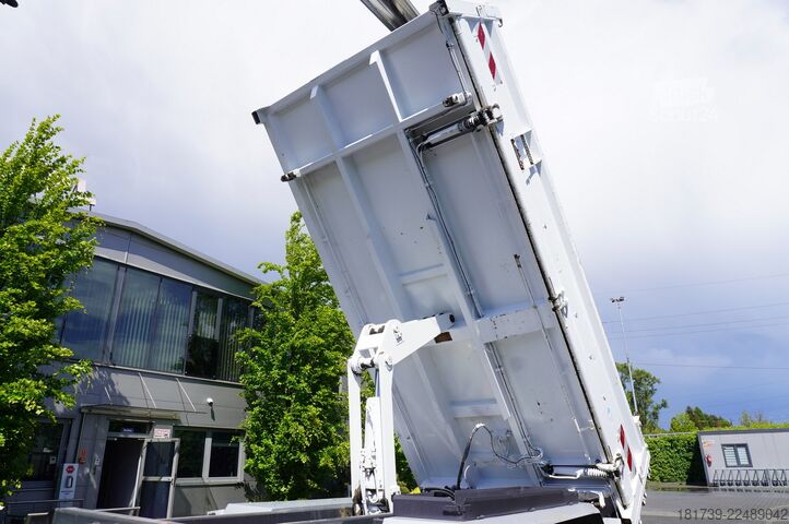 Tovornjak s prekucnikom in dvigalom Mercedes-Benz Arocs 3236 8×4/ 90 tho. km / Fassi F155A