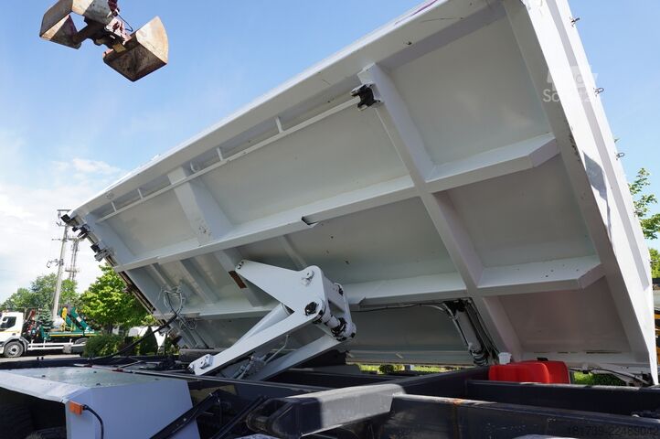 Tovornjak s prekucnikom in dvigalom Mercedes-Benz Arocs 3236 8×4/ 90 tho. km / Fassi F155A