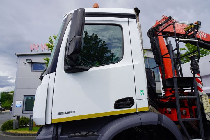 Tovornjak s prekucnikom in dvigalom Mercedes-Benz Arocs 3236 8×4/ 90 tho. km / Fassi F155A