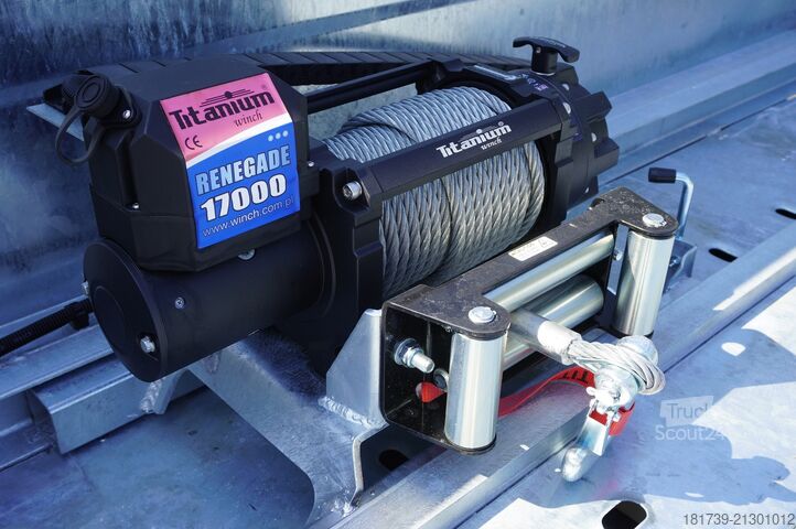 Laweta Renault D12 / New galvanized tow truck superstru