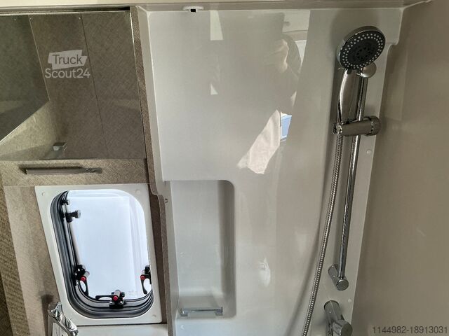 Varebil KARMANN DAVIS 590 TRENDSTYLE PLUS AUTOMATIK + MARKISE