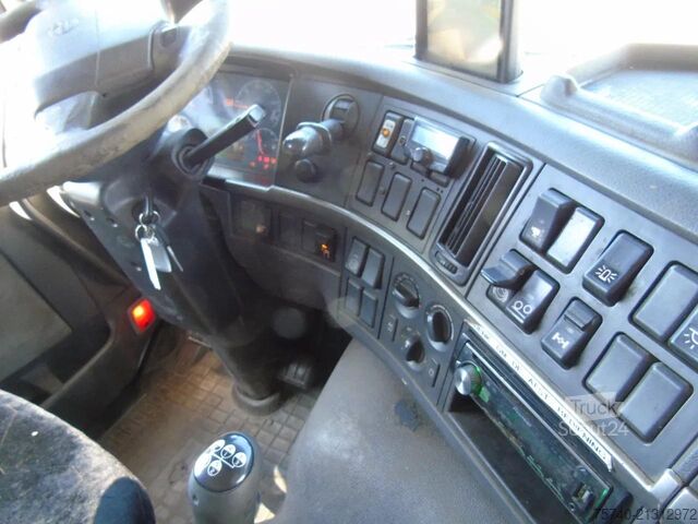 Chassis com cabina Volvo FH 380 + 6X2 + MANUAL