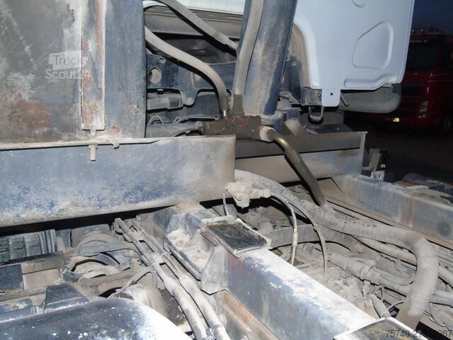 Kipper Renault Kerax 410DXI + 8X4 + MANUAL + SPRING