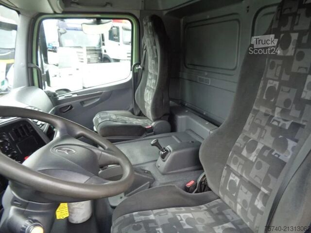 Gesloten bak Mercedes-Benz Atego 822 + Euro 5 + Dhollandia lift