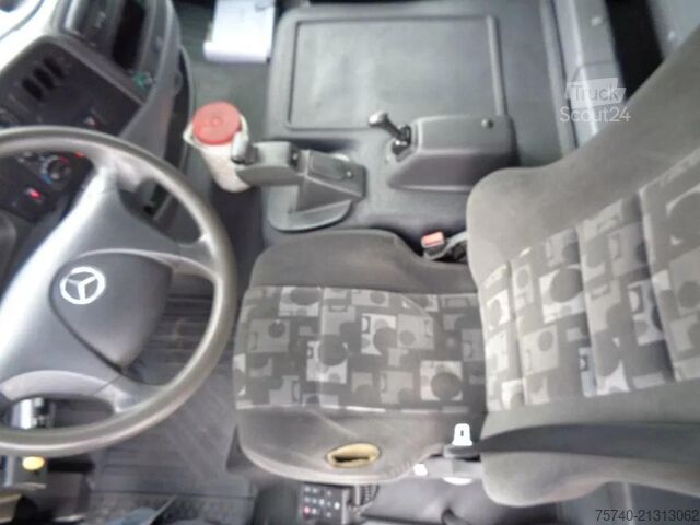 Gesloten bak Mercedes-Benz Atego 822 + Euro 5 + Dhollandia lift