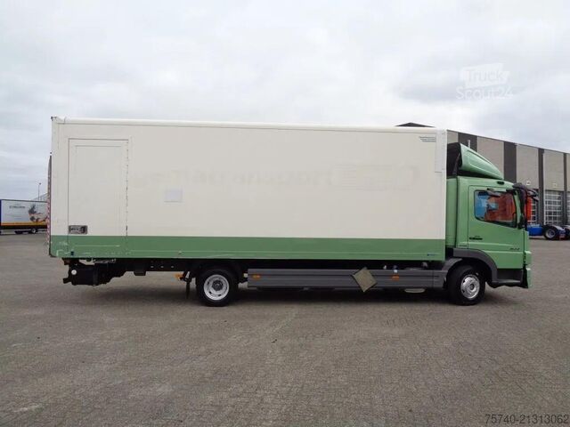 Gesloten bak Mercedes-Benz Atego 822 + Euro 5 + Dhollandia lift
